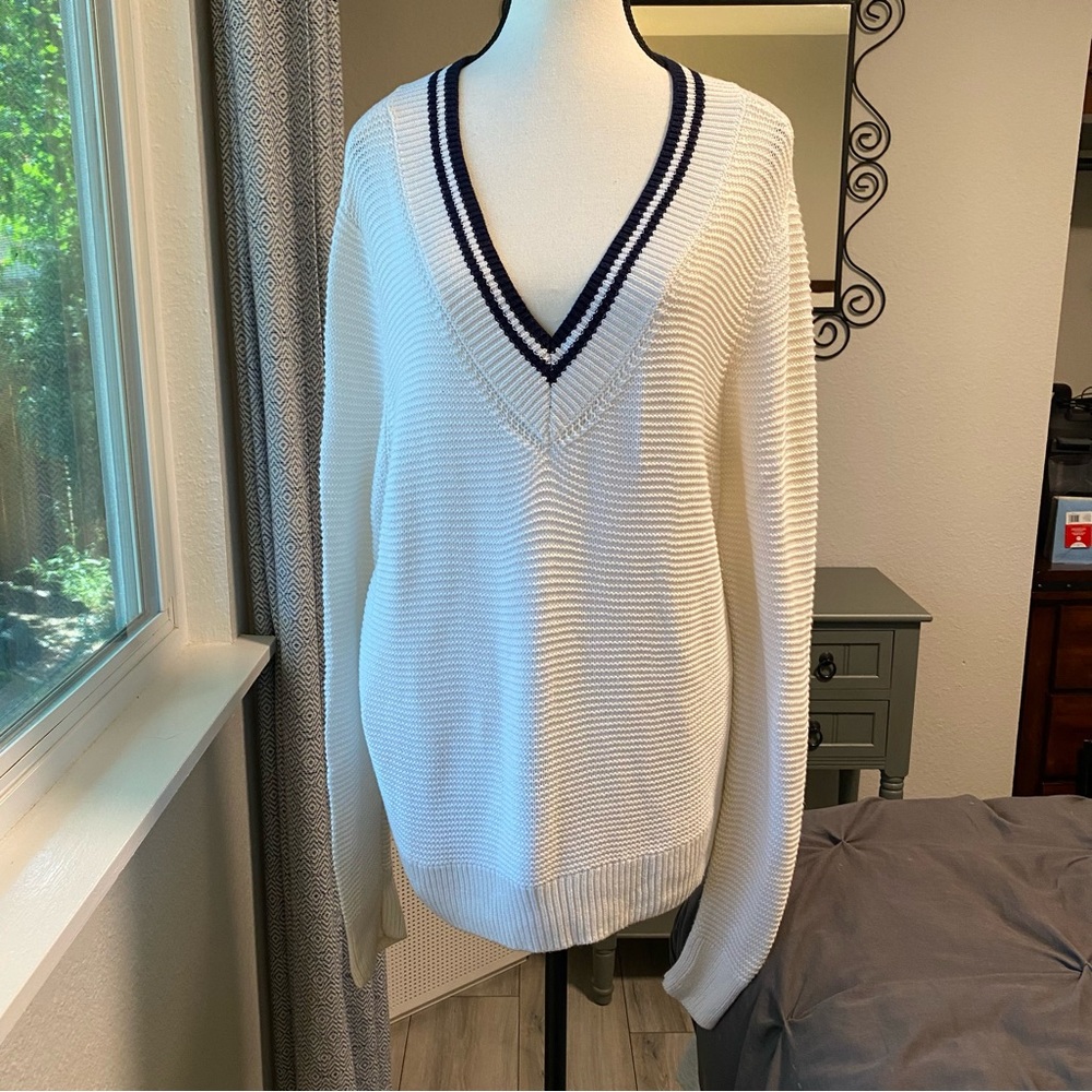 A New Day Deep V-Neck, Summer Knit Sweater Size L - White with Navy Detail